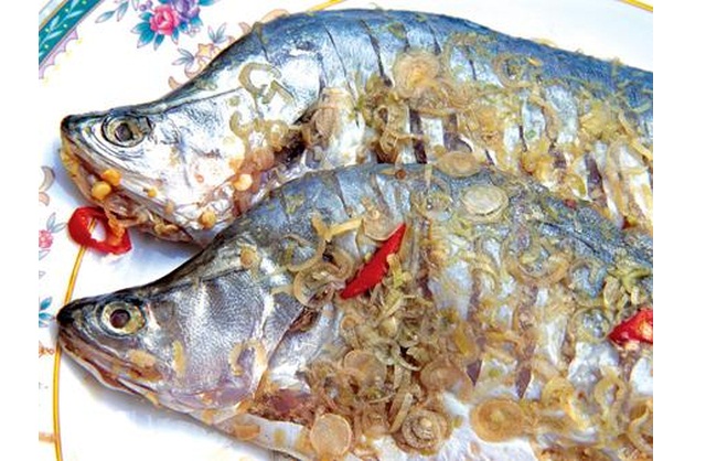 Làm cá thác lác với muối sả ớt